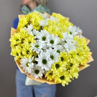 Букет белых и желтых кустовых хризантем, 11 шт