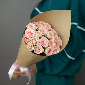 Букет из розовых кустовых роз Свит Сара, 5 шт