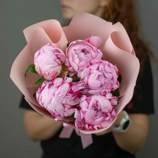 Букет из розовых пионов Сара Бернар