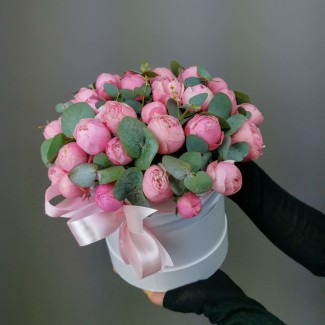 Коробка с пионовидными розами Сильва Пинк