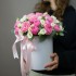 Коробка №24 с пионовидными розами Сильва Пинк и белой эустомой